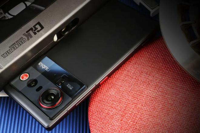 ”!努比亚 Z80 Ultra深度体验不朽情缘网站一台不妥协的“街拍游戏机(图9) ”!努比亚 Z80 Ultra深度体验不朽情缘网站一台不妥协的“街拍游戏机(图9)