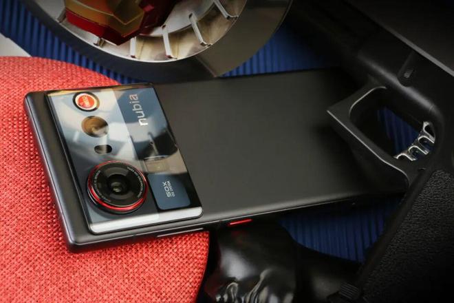 ”!努比亚 Z80 Ultra深度体验不朽情缘网站一台不妥协的“街拍游戏机(图4) ”!努比亚 Z80 Ultra深度体验不朽情缘网站一台不妥协的“街拍游戏机(图4)